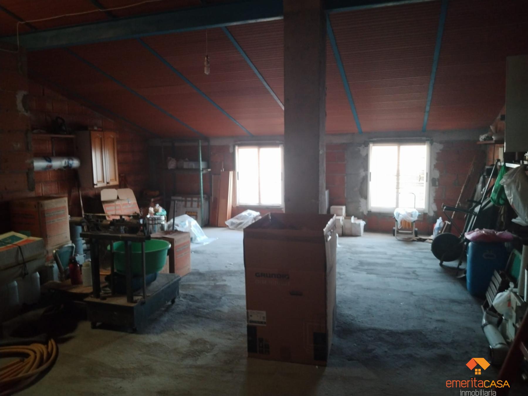 For sale of duplex in Guareña