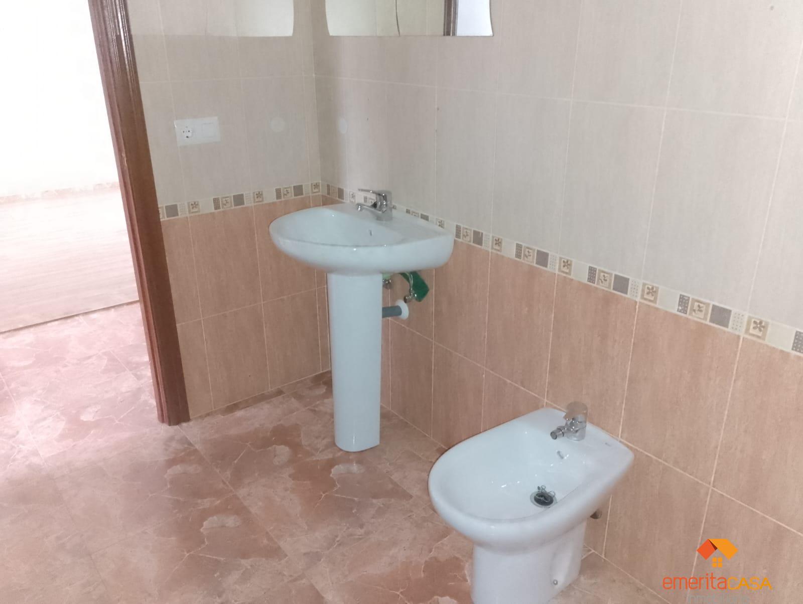 For sale of chalet in Aljucén