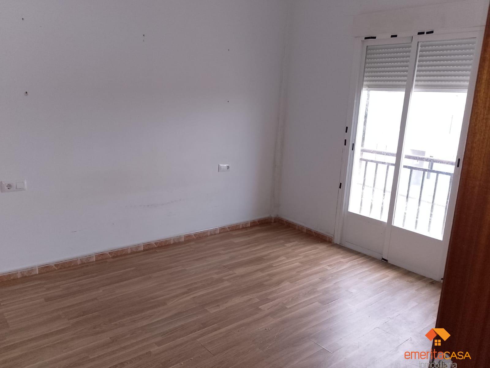 For sale of chalet in Aljucén