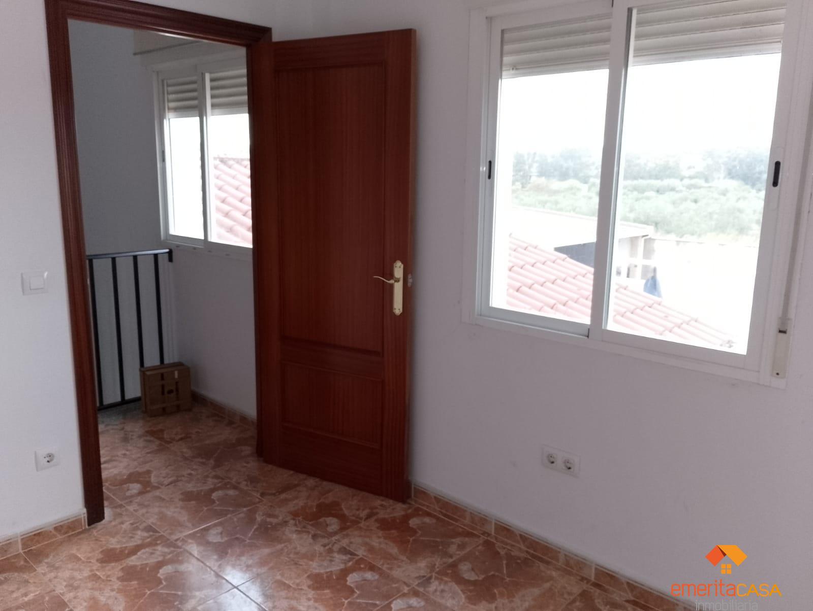 For sale of chalet in Aljucén