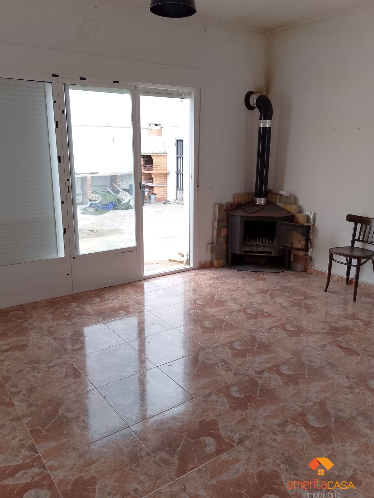 For sale of chalet in Aljucén