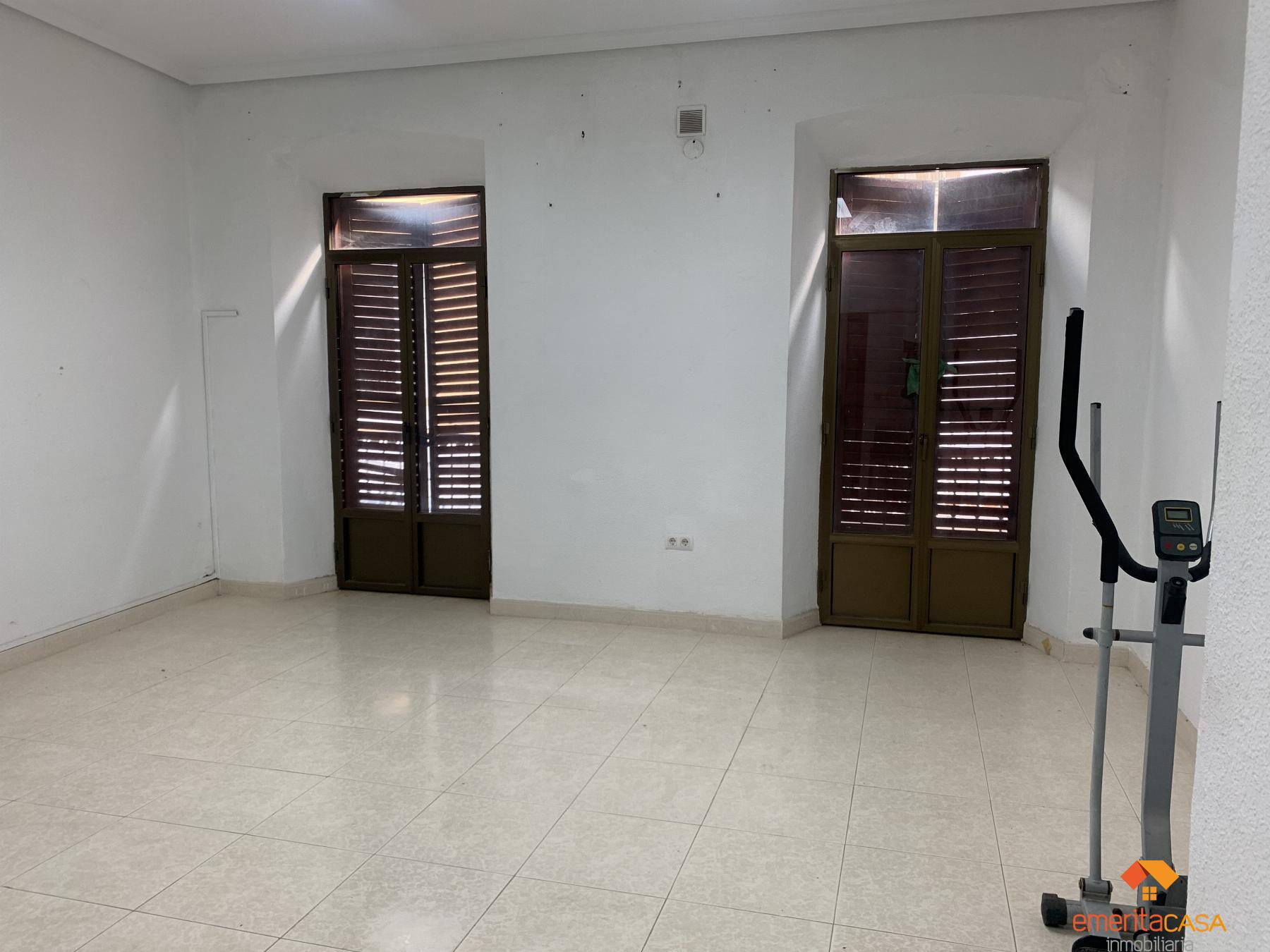 For sale of commercial in Almendralejo