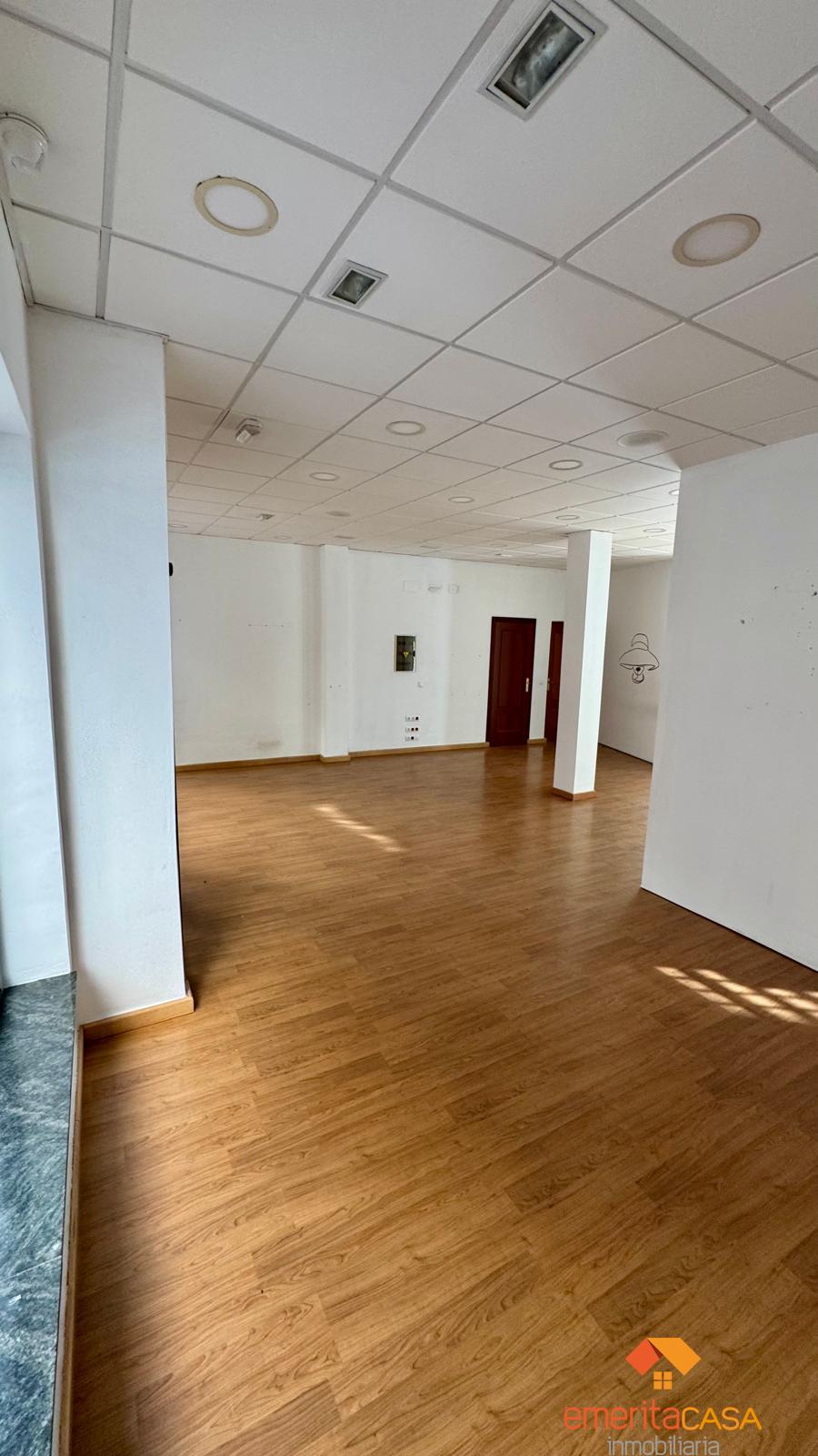 For rent of commercial in Almendralejo
