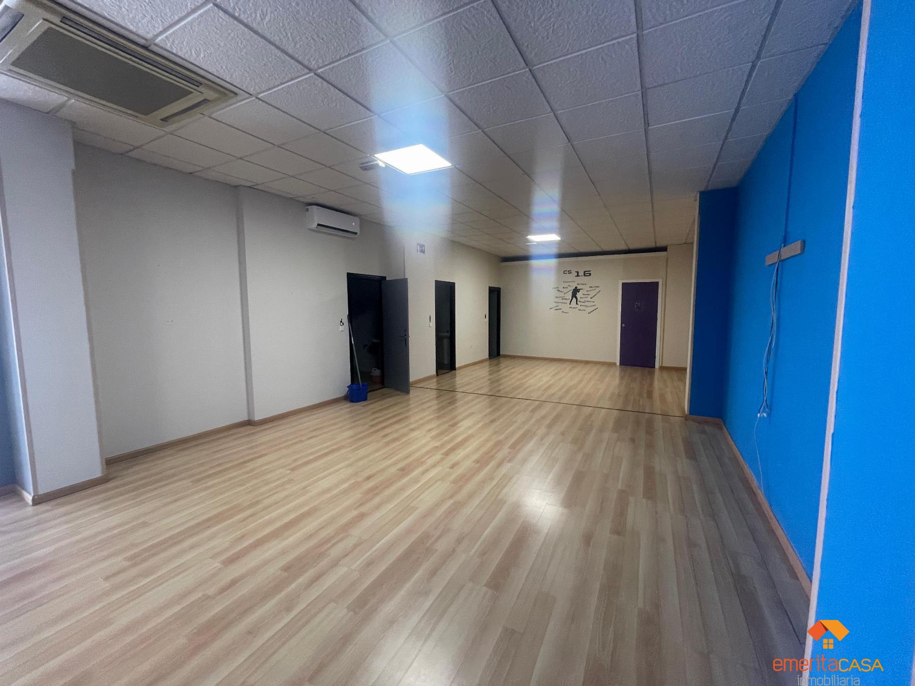 For rent of commercial in Almendralejo