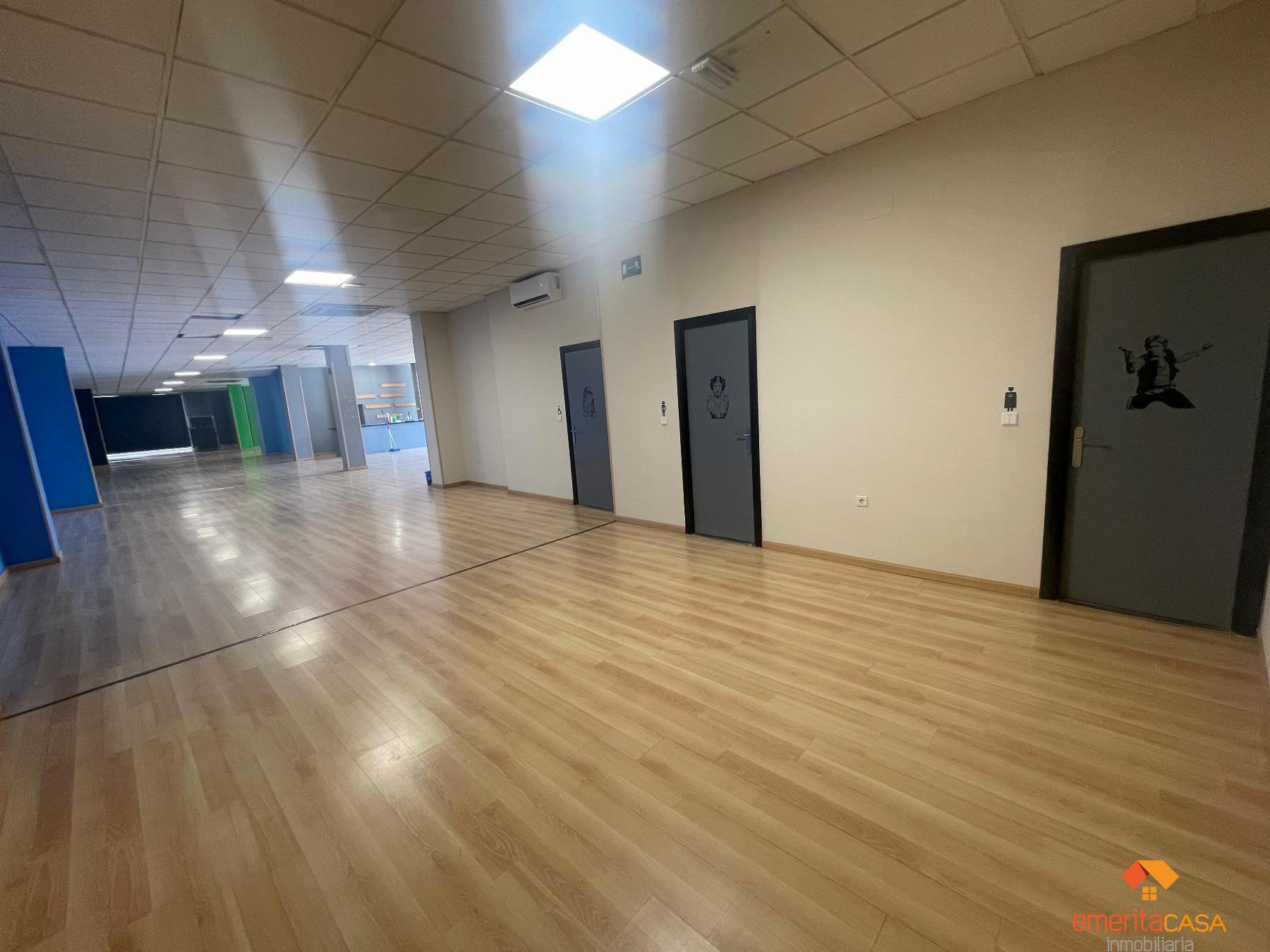 For rent of commercial in Almendralejo