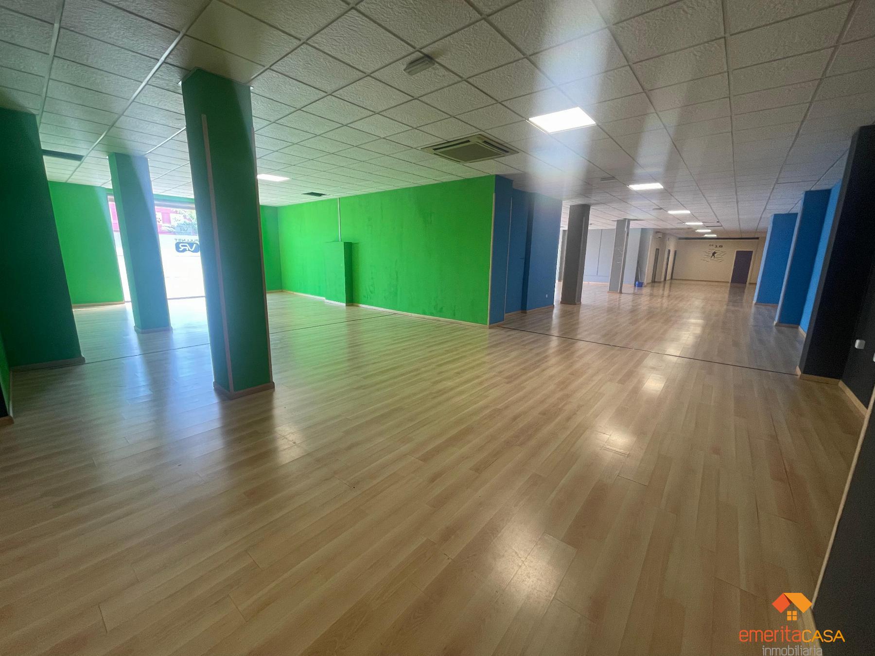For rent of commercial in Almendralejo