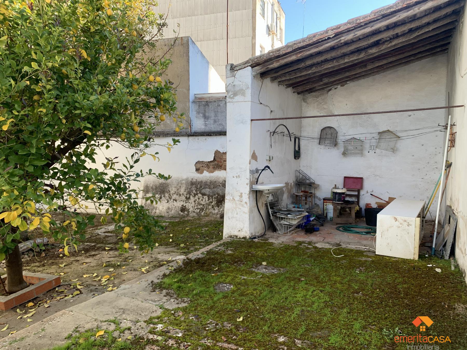 For sale of house in Almendralejo