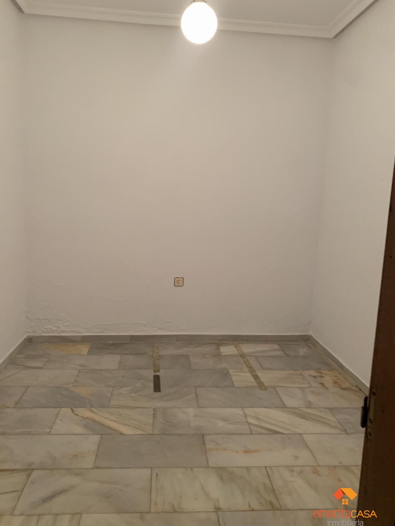 For sale of building in Almendralejo