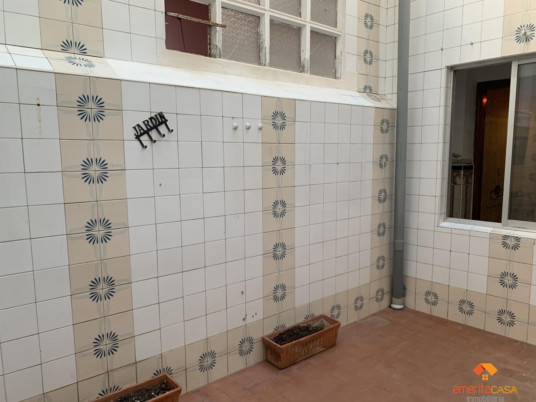 For sale of building in Almendralejo