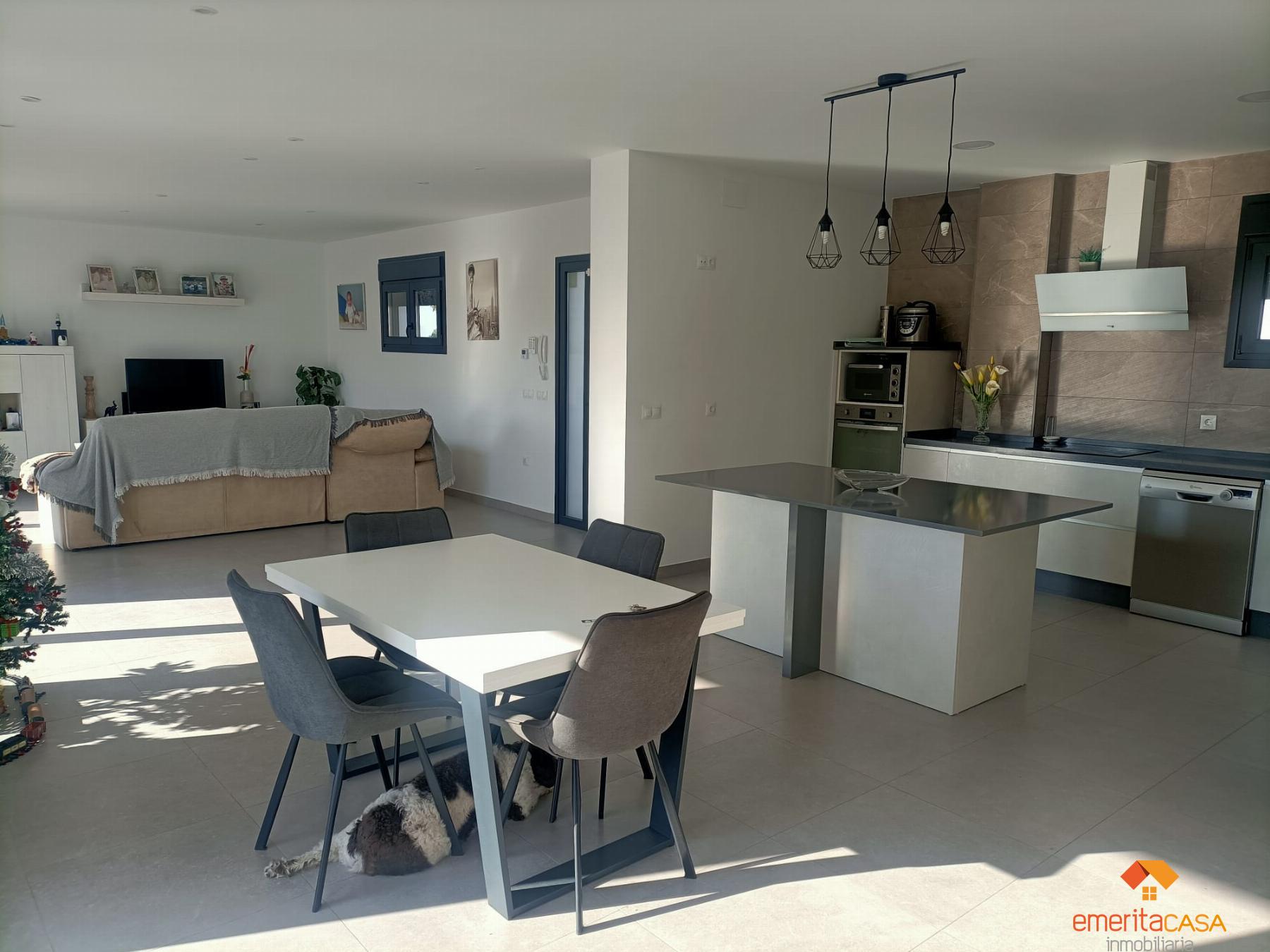 For sale of chalet in Almendralejo