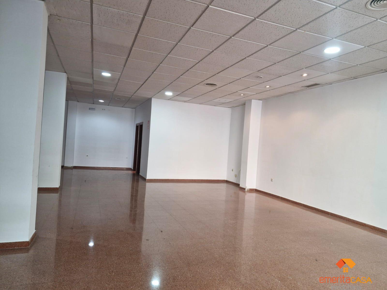 For rent of commercial in Almendralejo