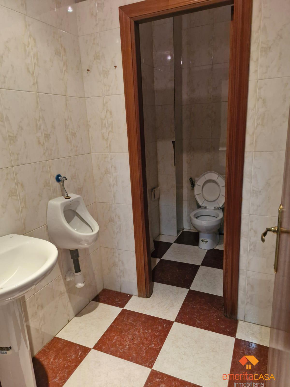 For rent of commercial in Almendralejo