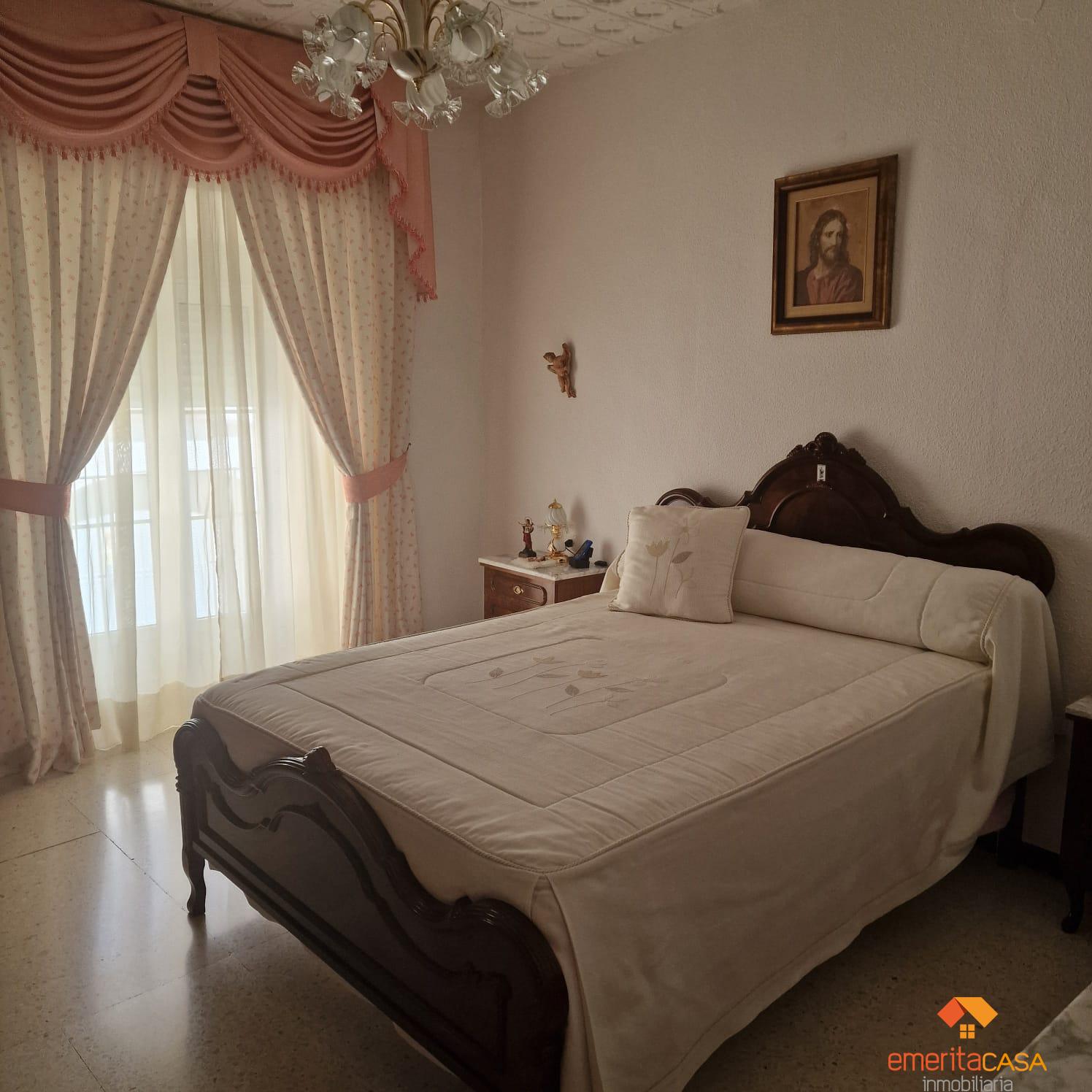 For sale of house in Almendralejo