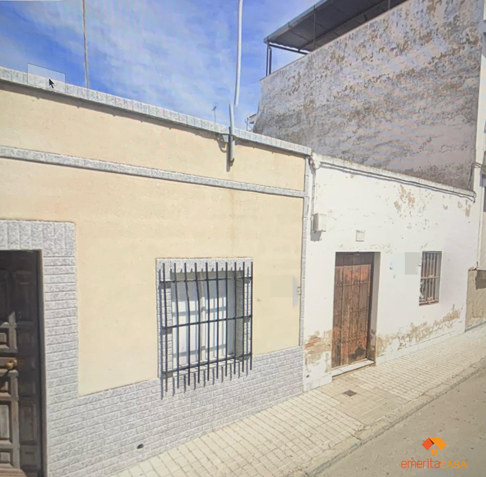 For sale of house in Almendralejo