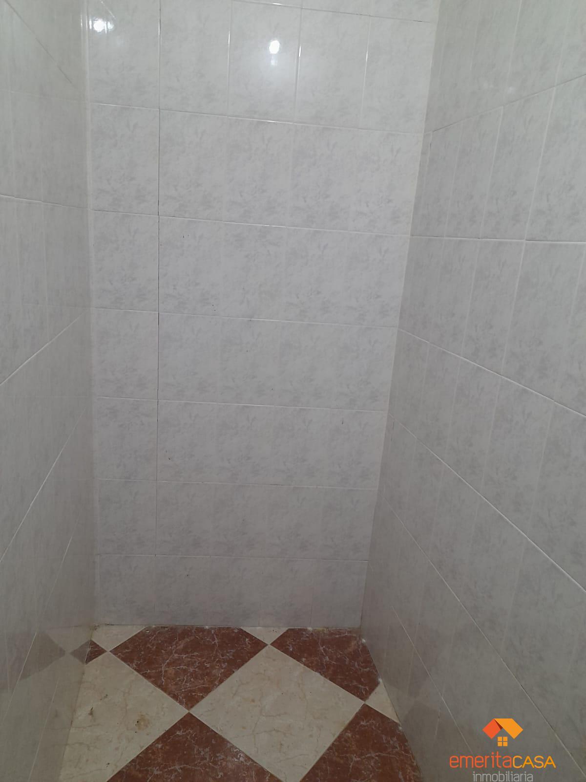 For sale of house in Guareña