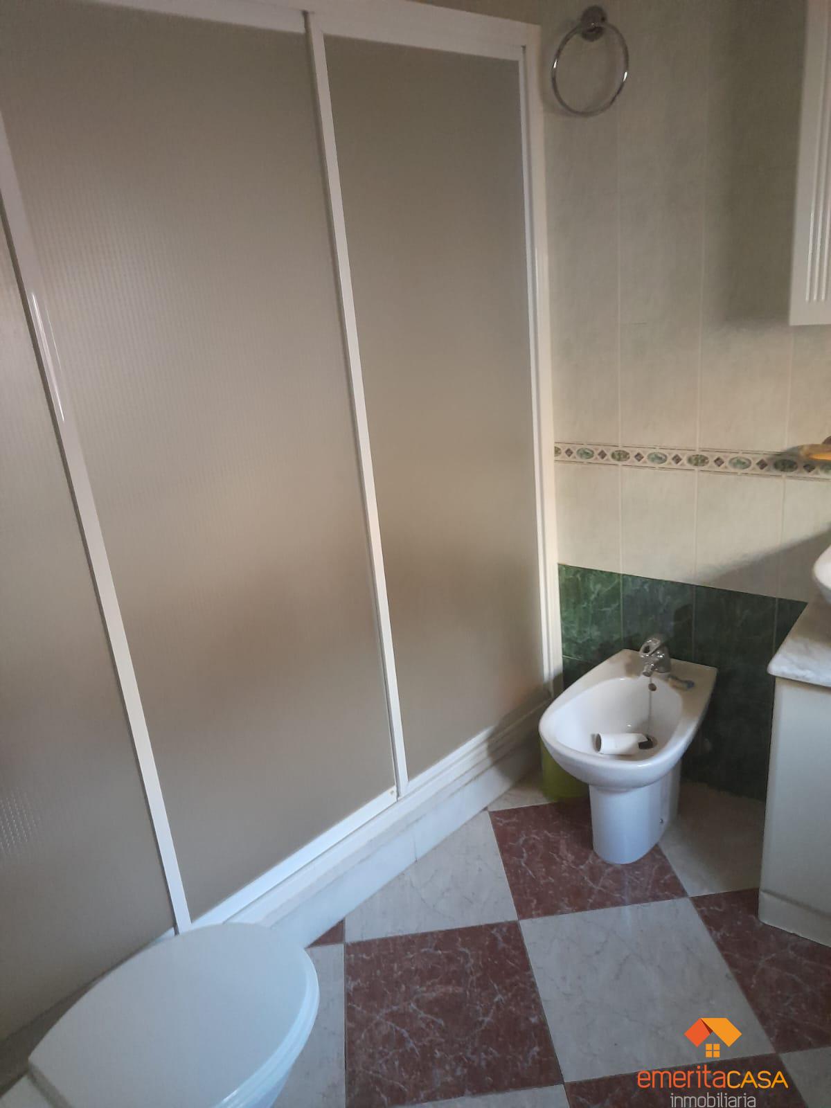 For sale of house in Guareña