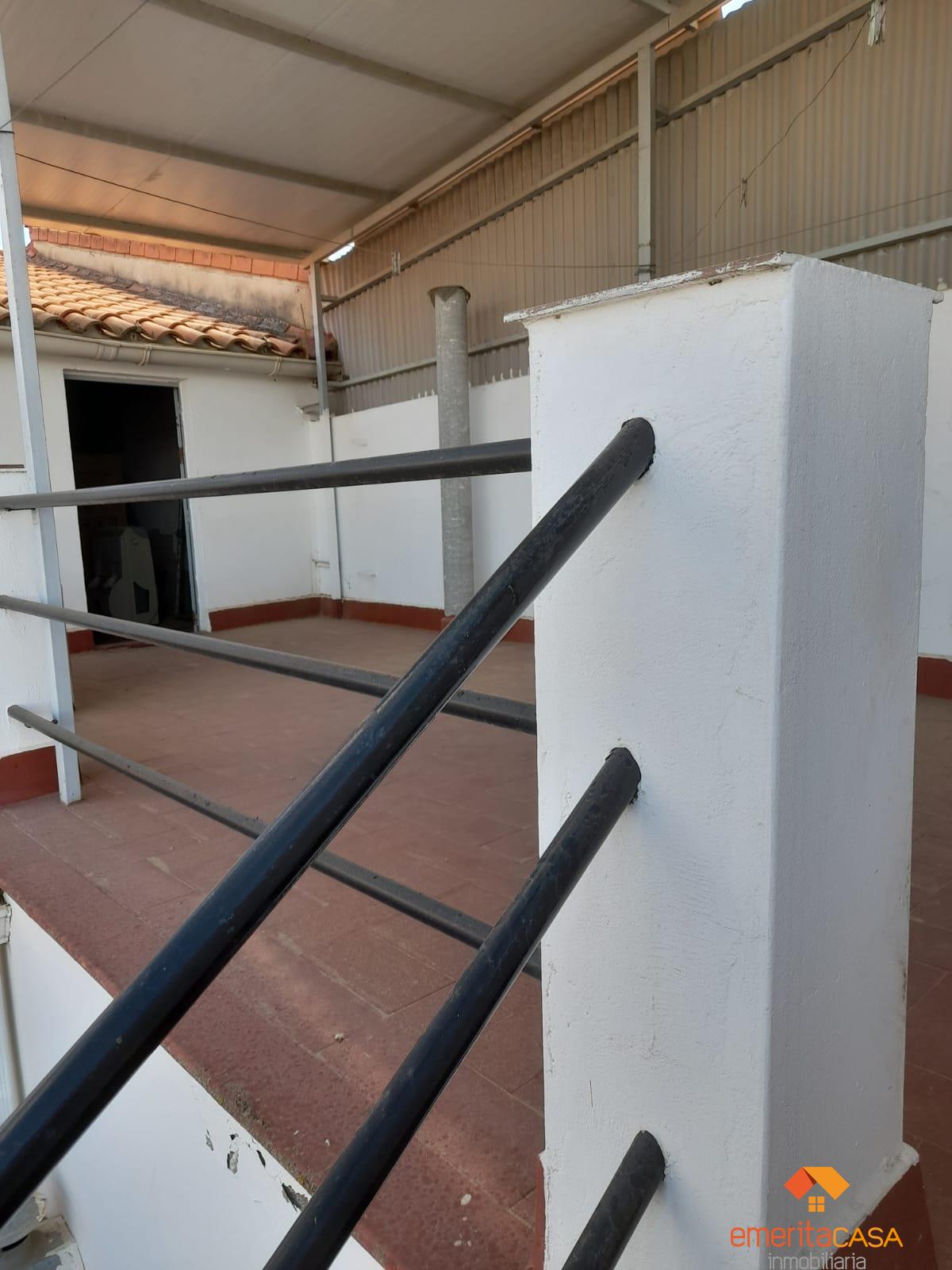 For sale of house in Guareña