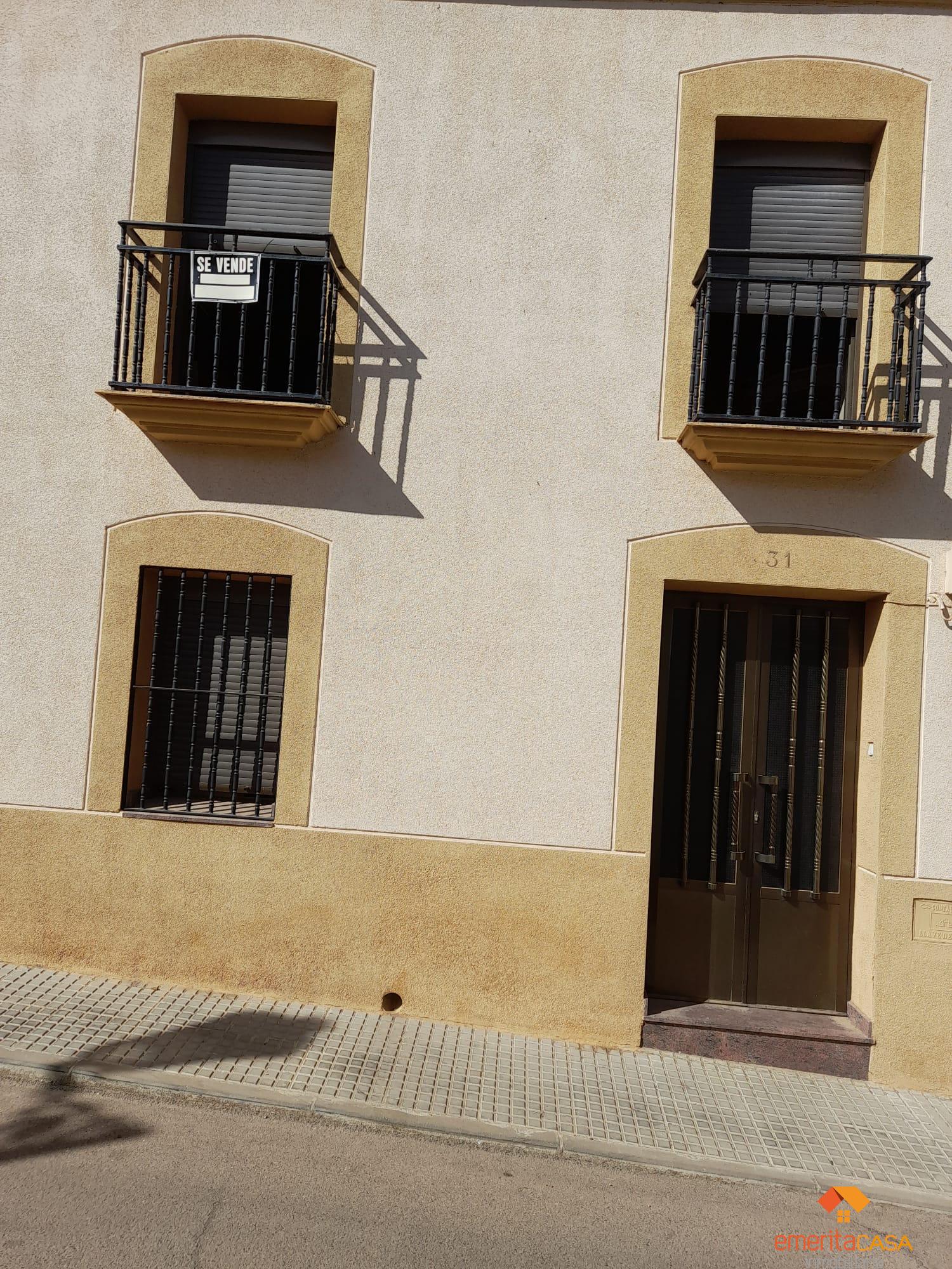 For sale of house in Guareña