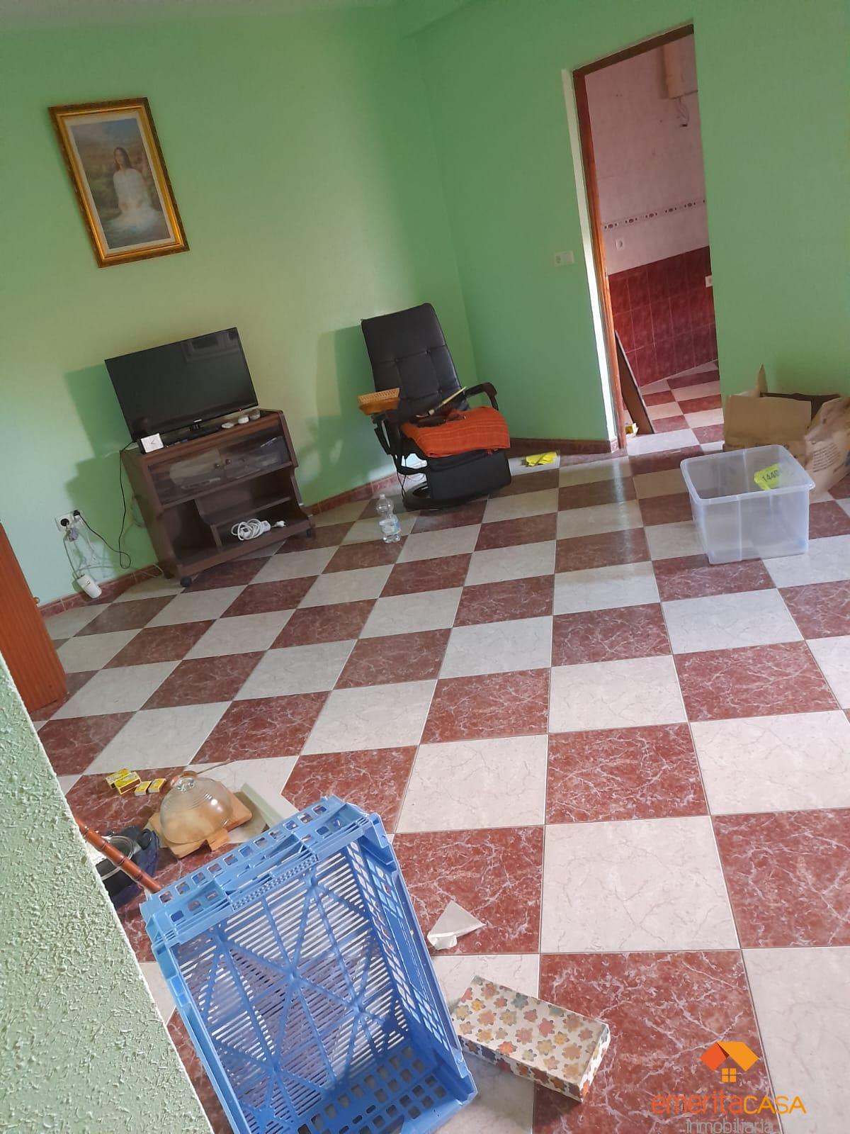 For sale of house in Guareña