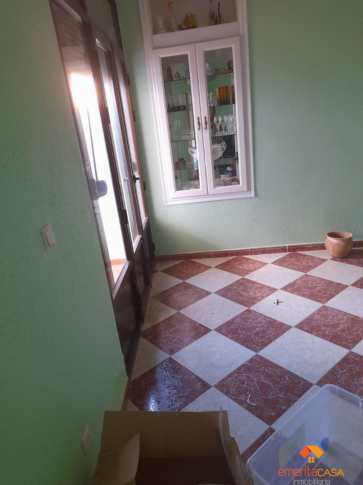 For sale of house in Guareña
