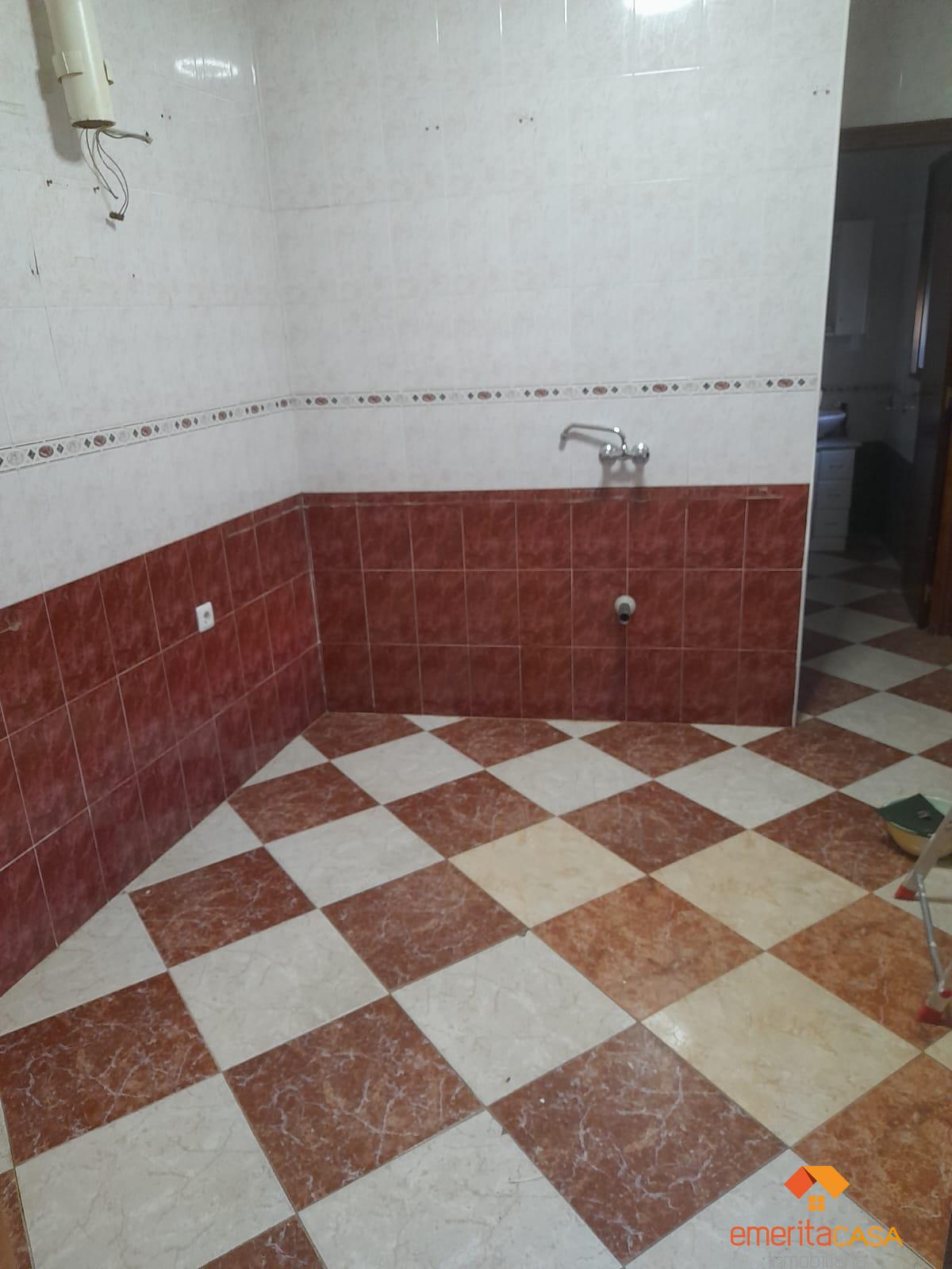 For sale of house in Guareña