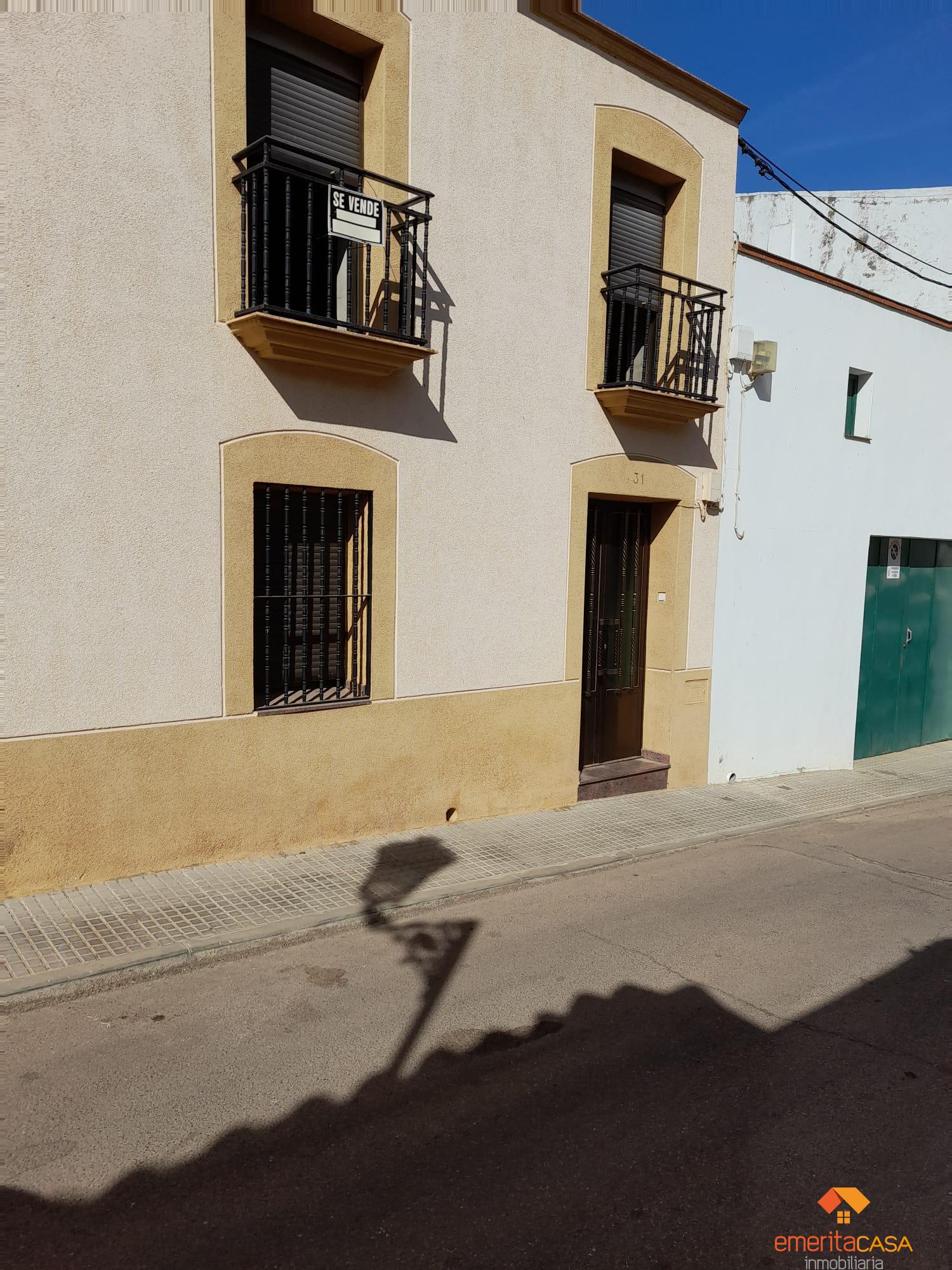 For sale of house in Guareña