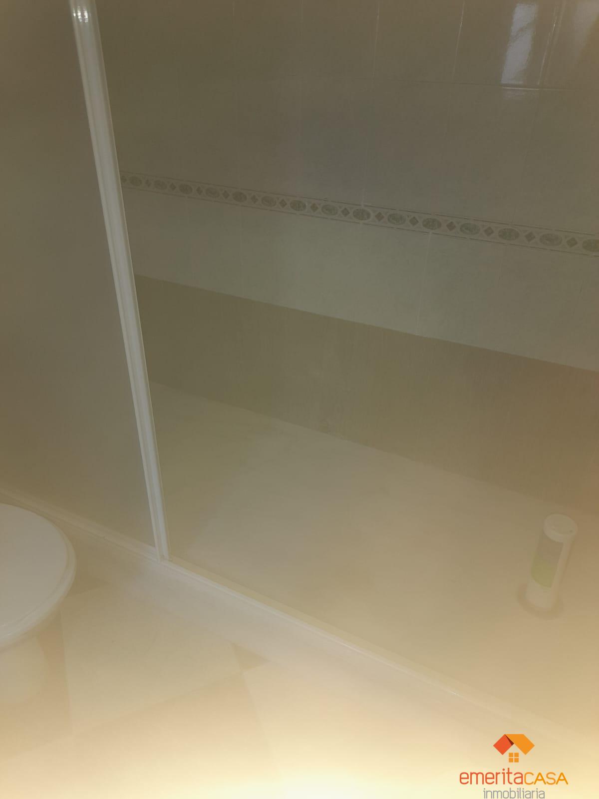 For sale of house in Guareña