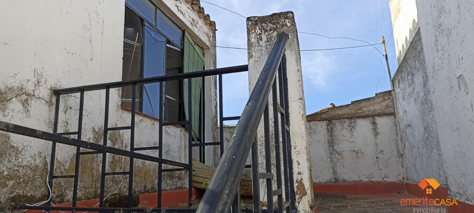 For sale of house in Almendralejo
