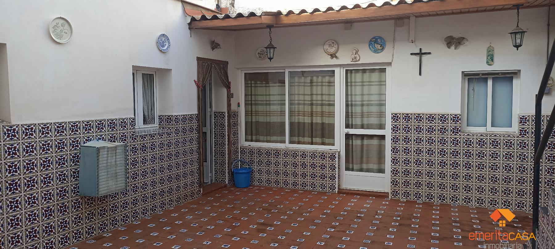 For sale of house in Almendralejo