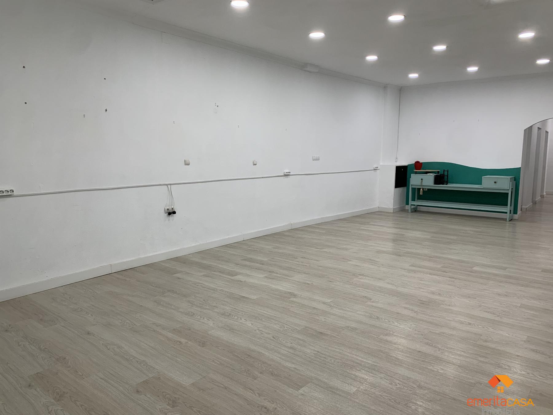 For rent of commercial in Almendralejo