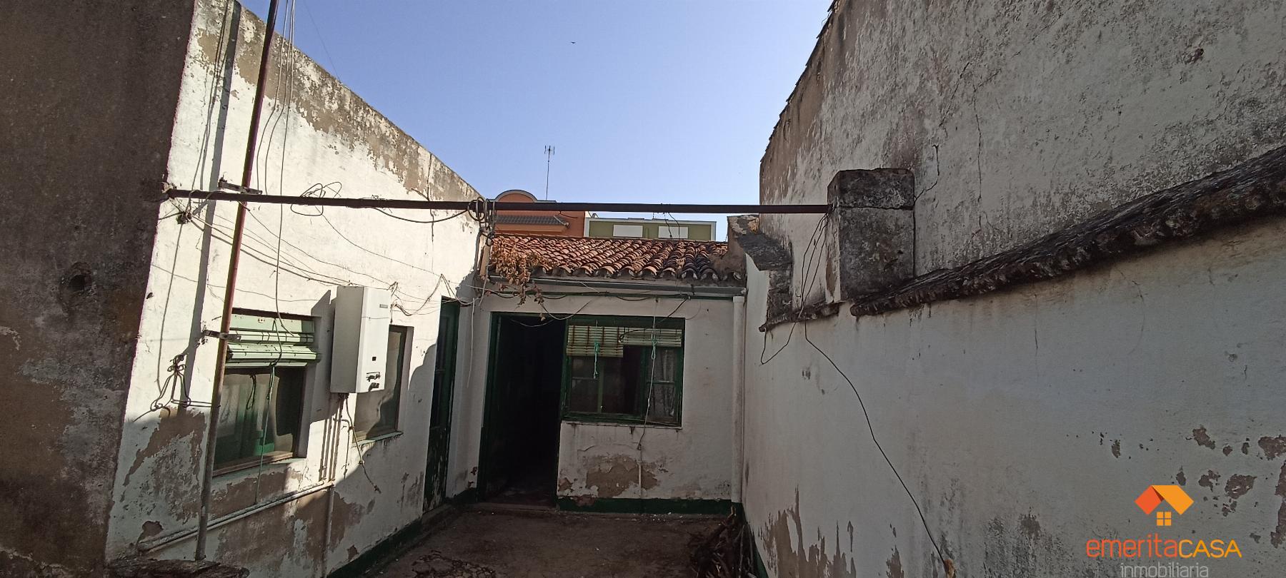 For sale of house in Almendralejo