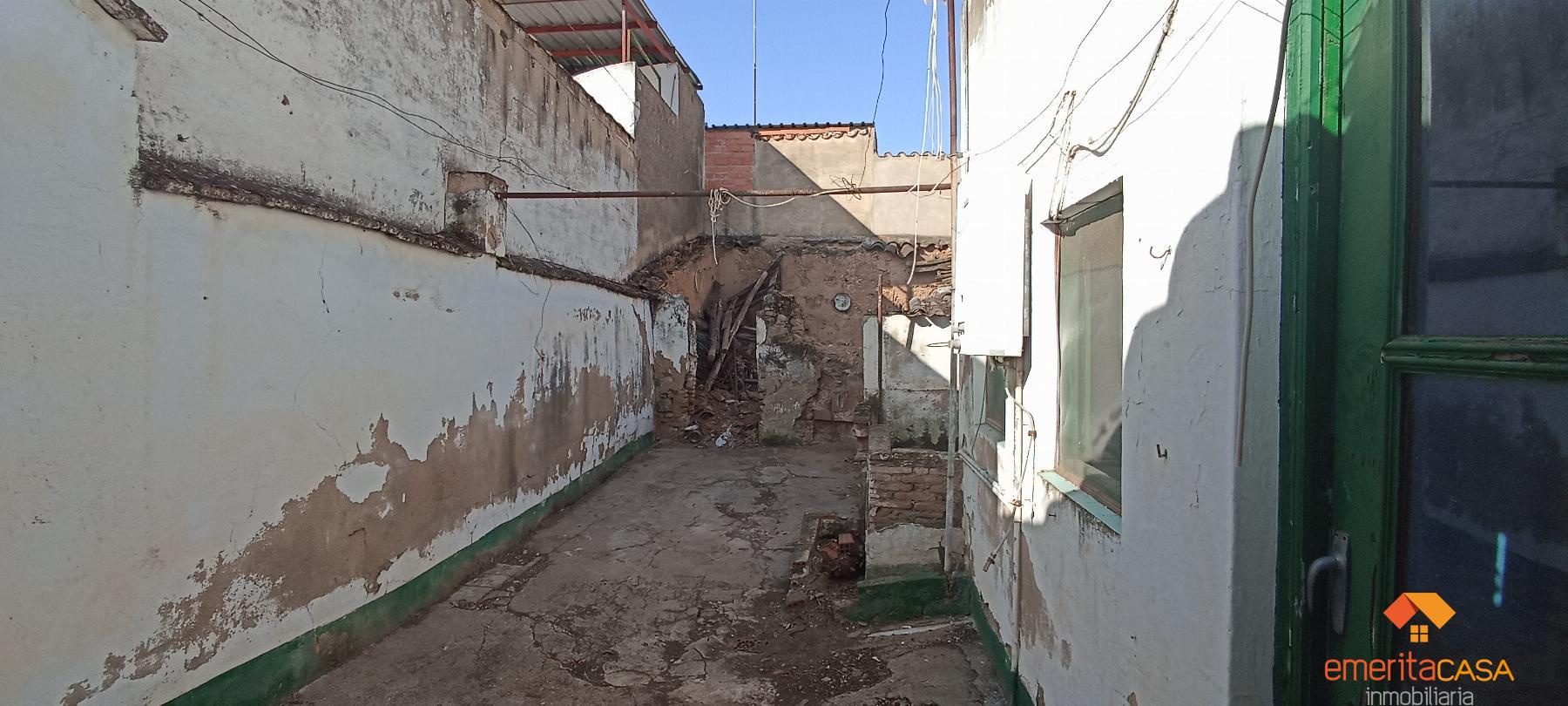 For sale of house in Almendralejo