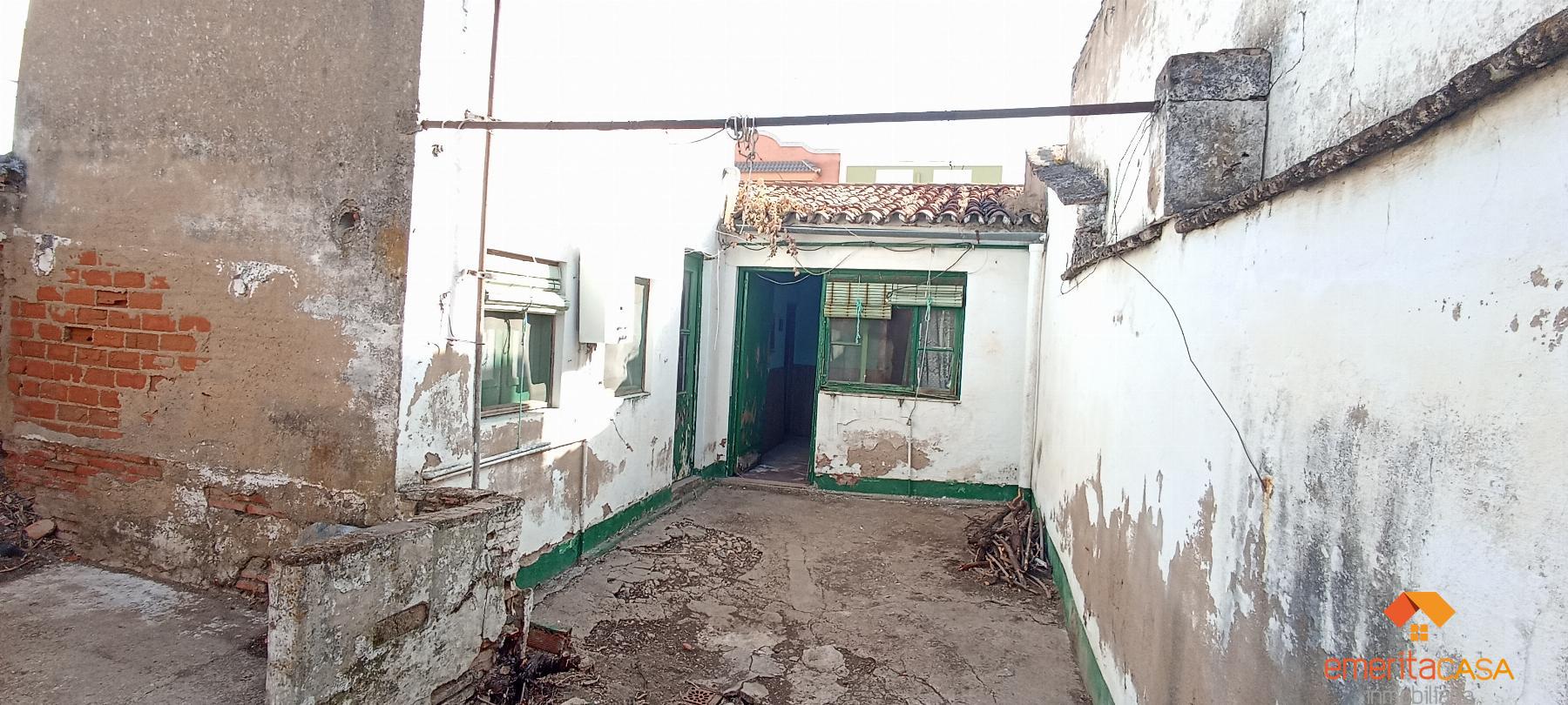 For sale of house in Almendralejo