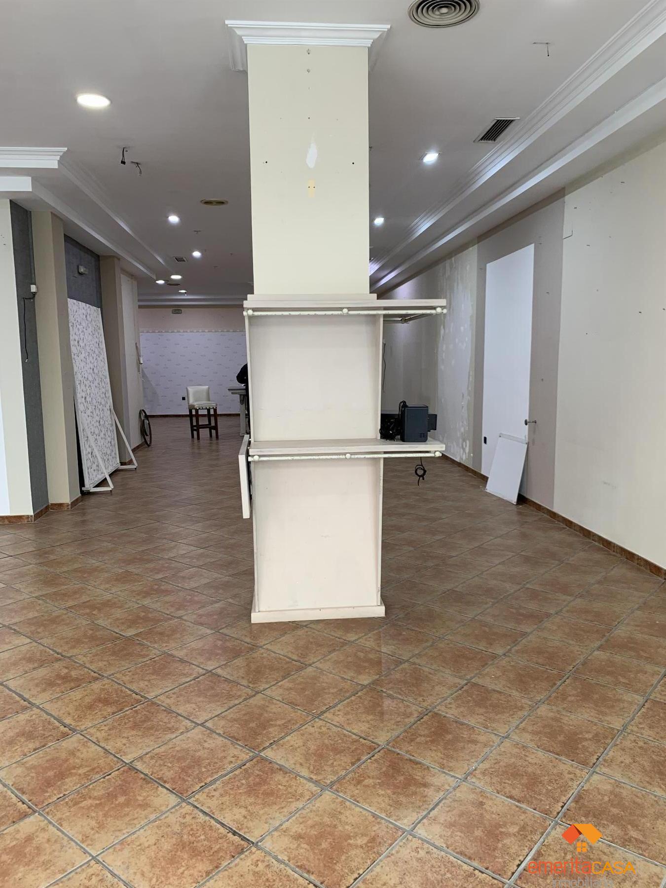 For rent of commercial in Almendralejo