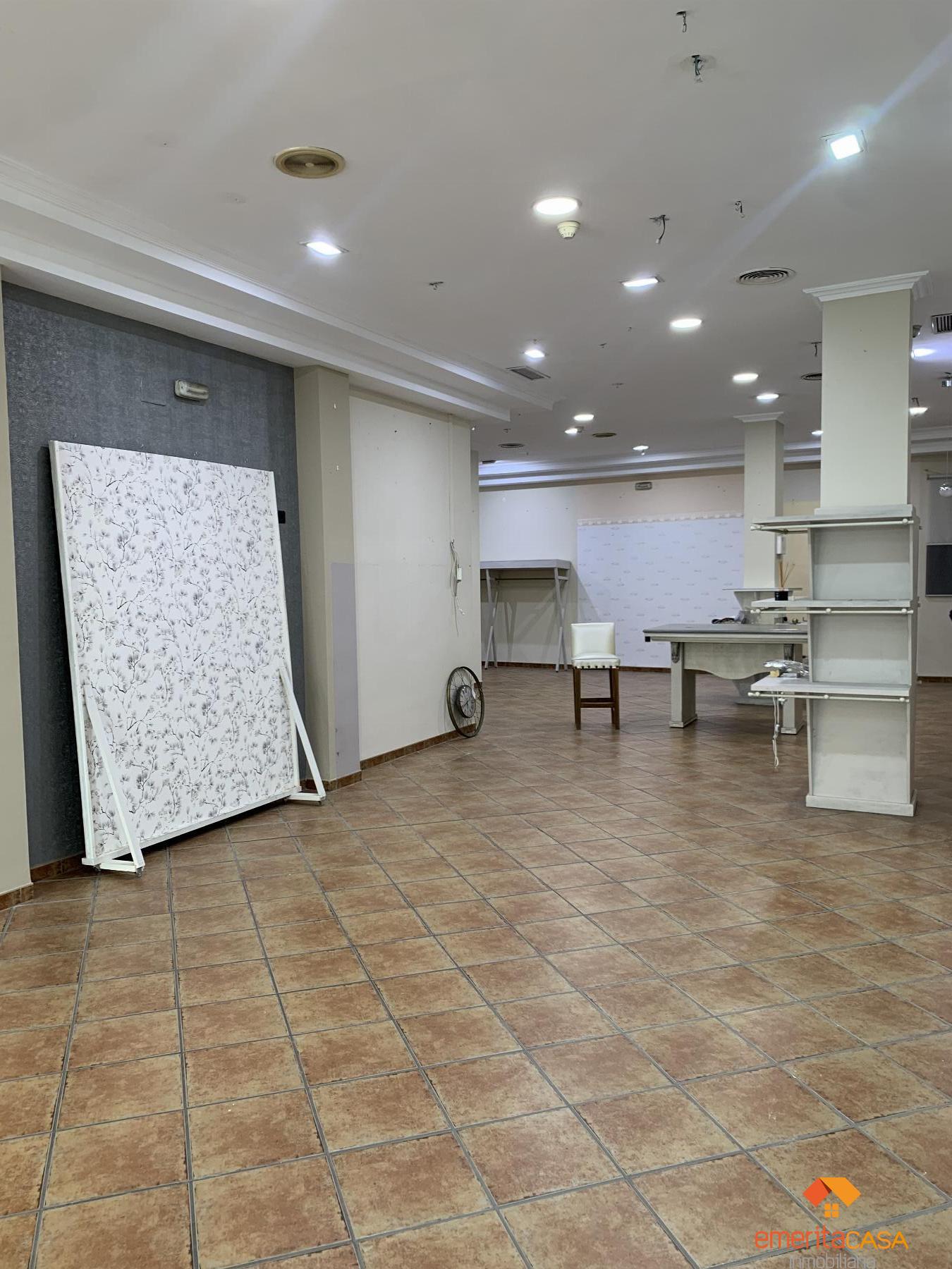For rent of commercial in Almendralejo