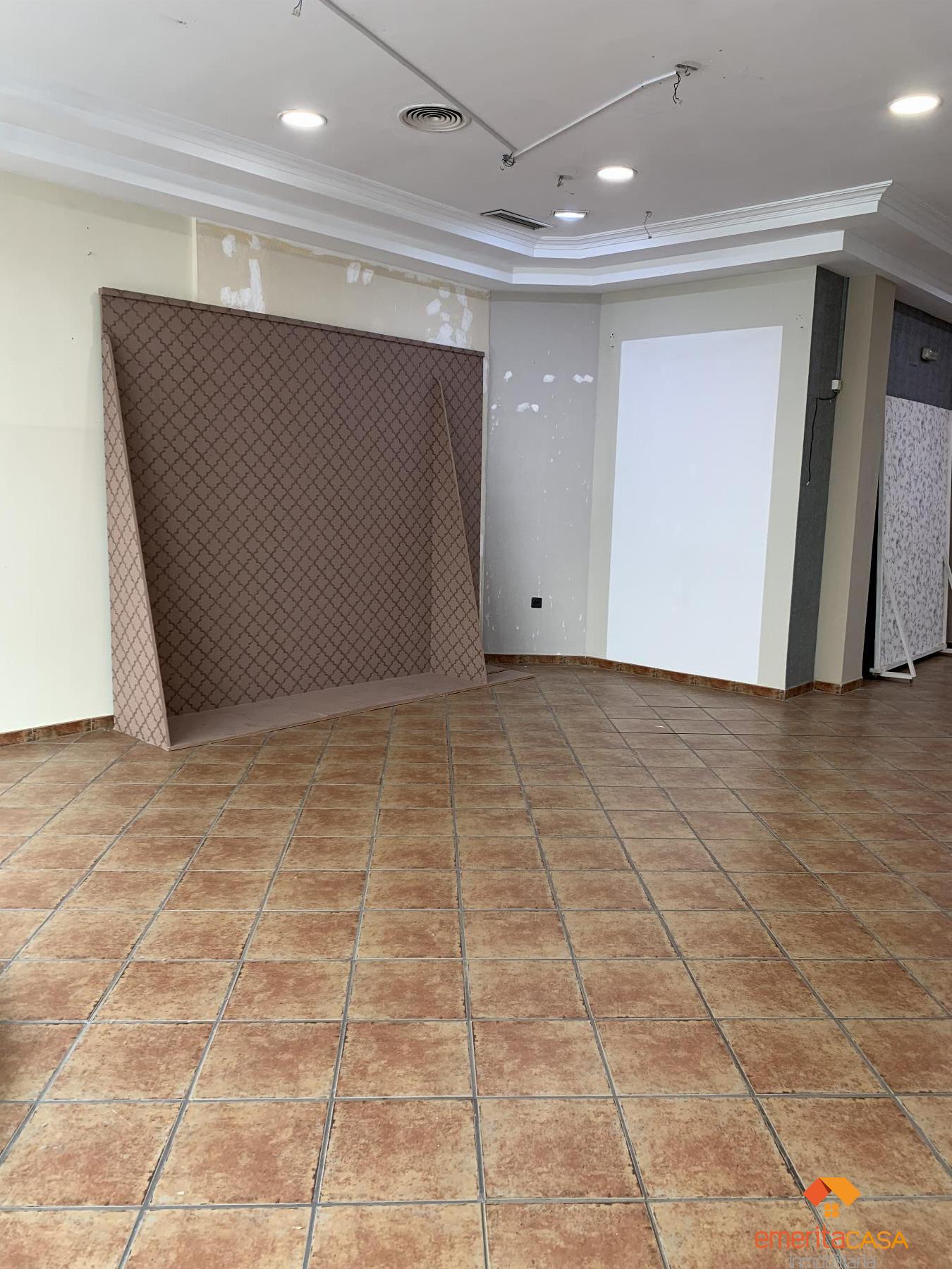 For rent of commercial in Almendralejo