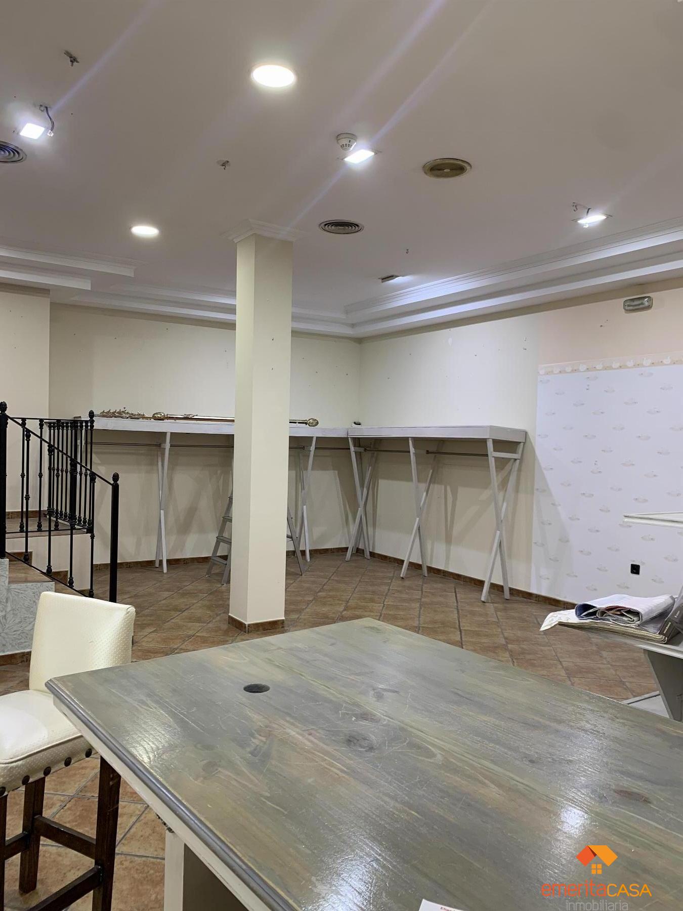 For rent of commercial in Almendralejo