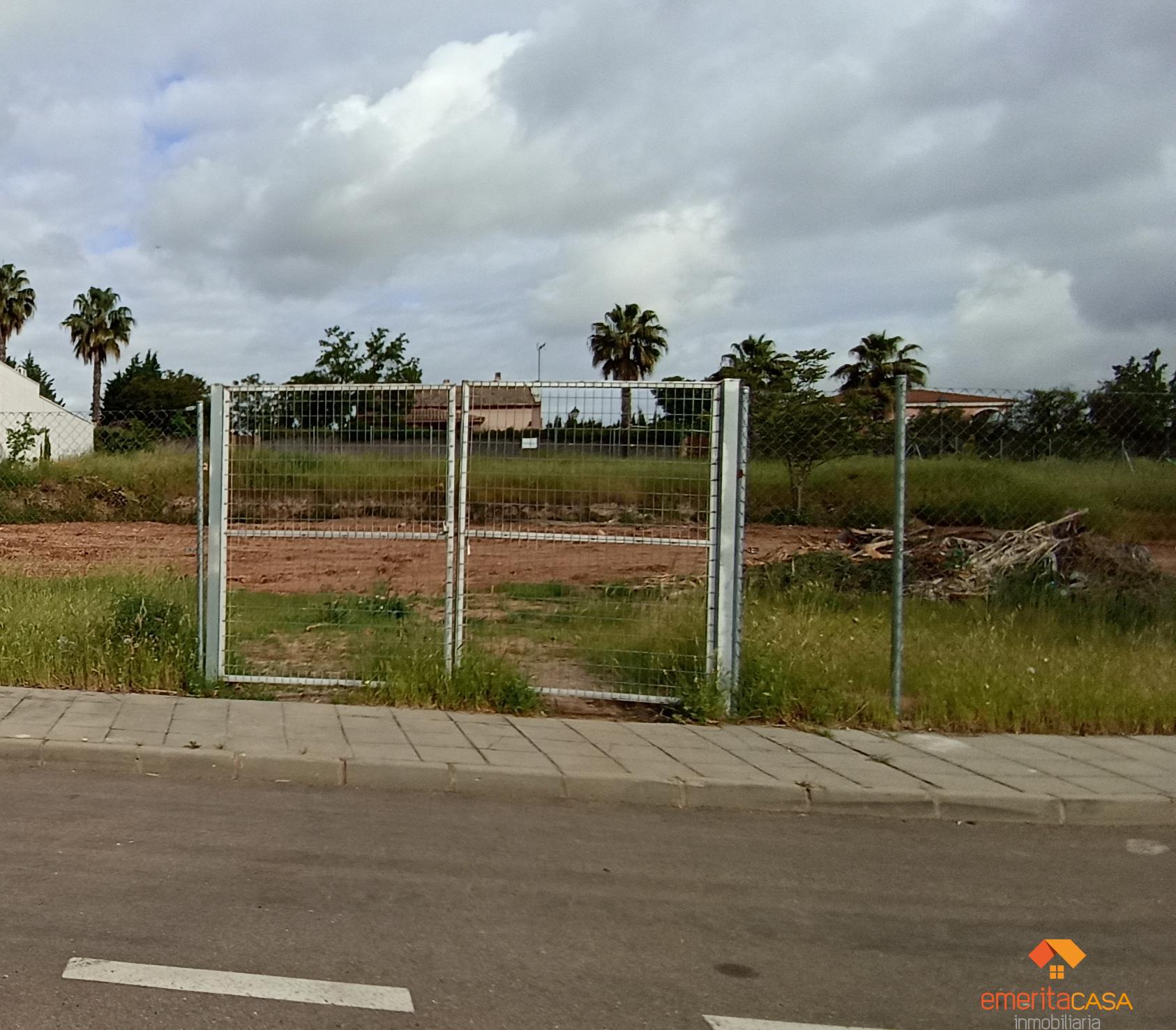 For sale of land in Almendralejo