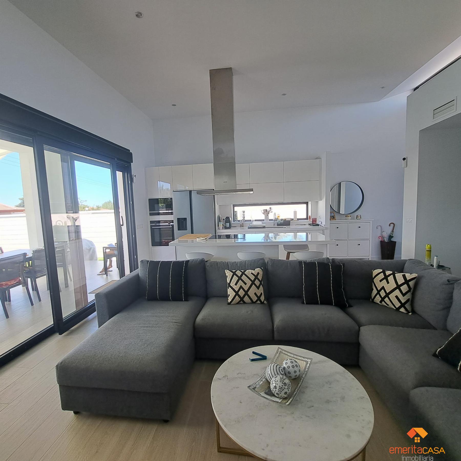 For sale of chalet in Almendralejo
