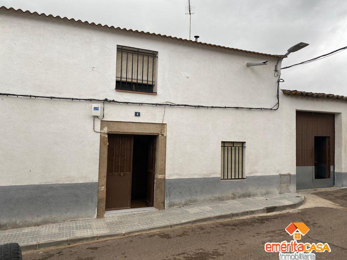 For sale of house in Mirandilla