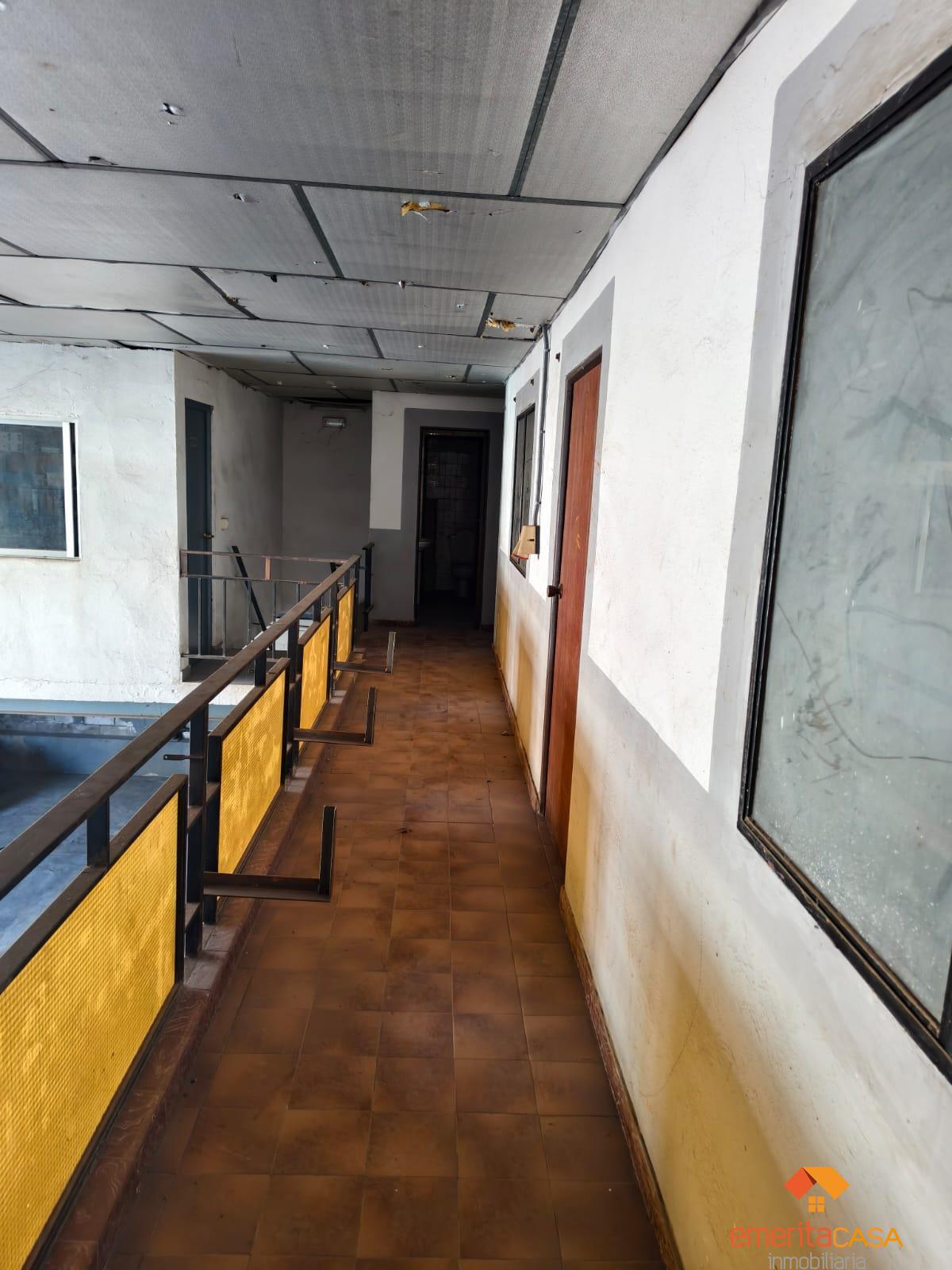 Venta de nave en Cáceres