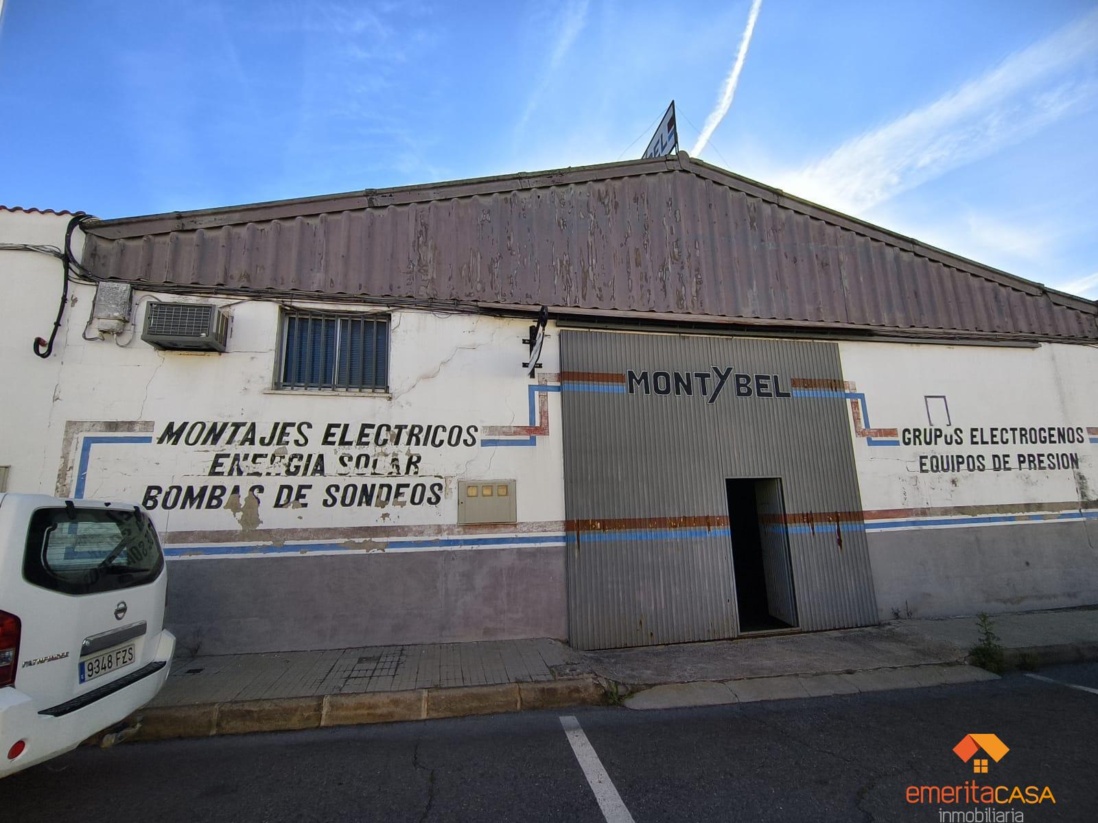 Venta de nave en Cáceres