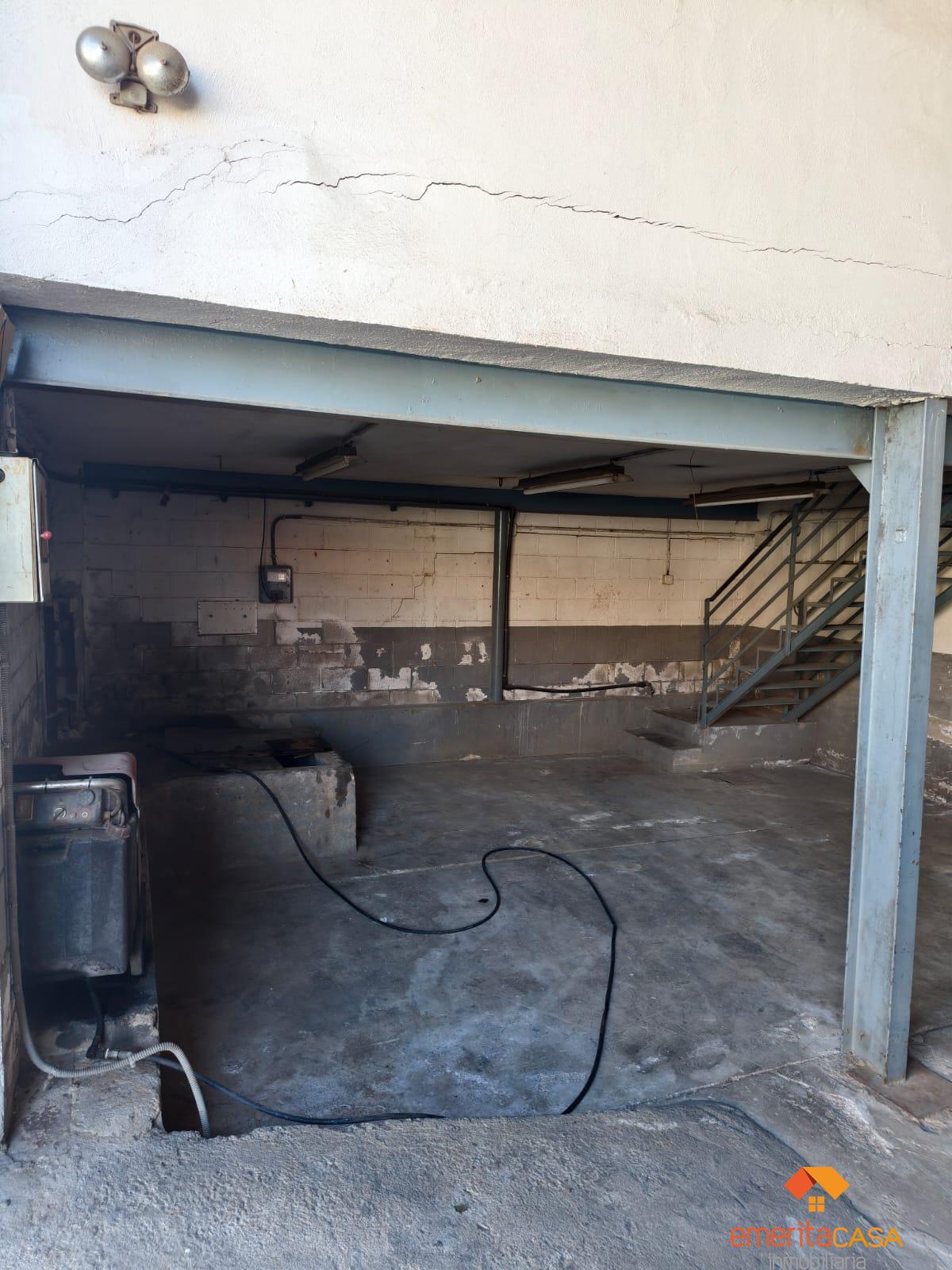 Venta de nave en Cáceres