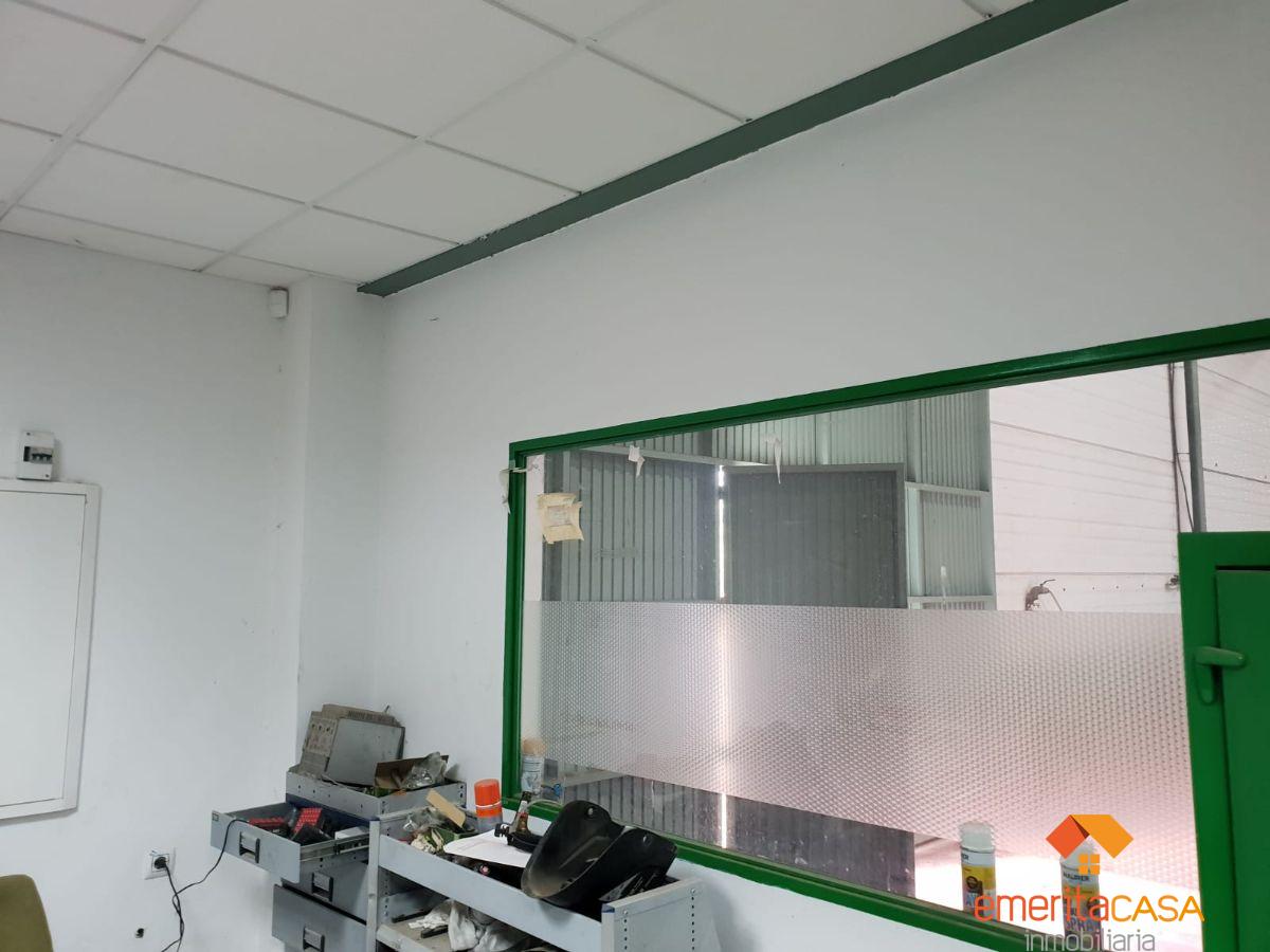 For rent of industrial plant/warehouse in Arroyo de San Serván