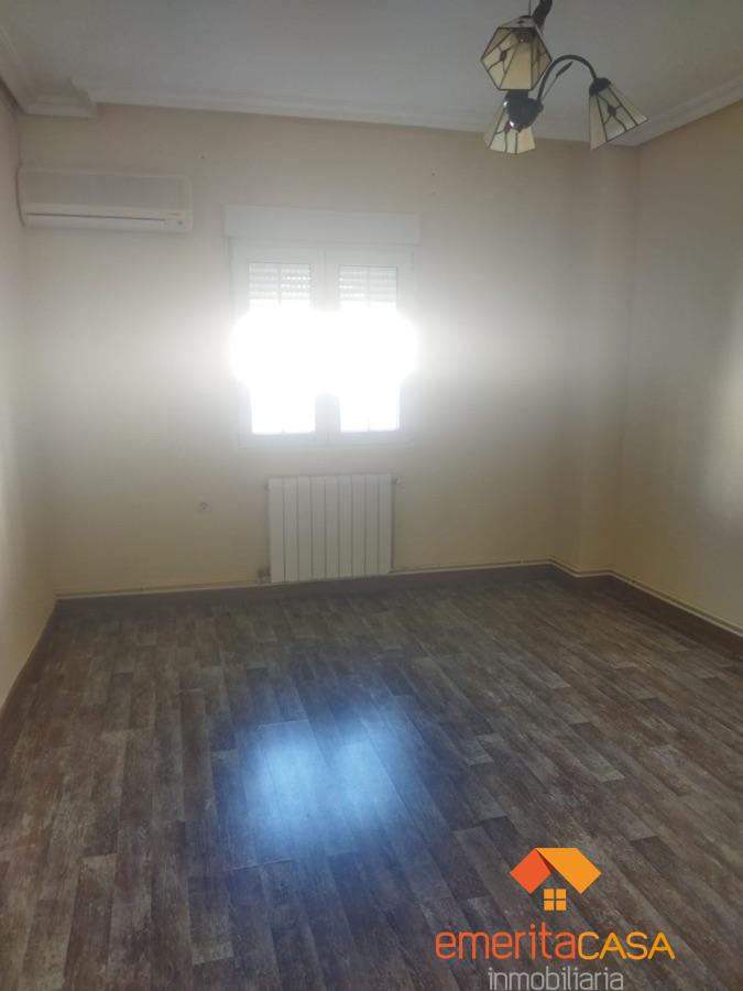 For sale of chalet in Mérida