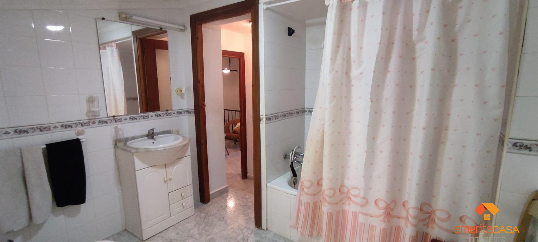 For sale of house in Valverde de Mérida