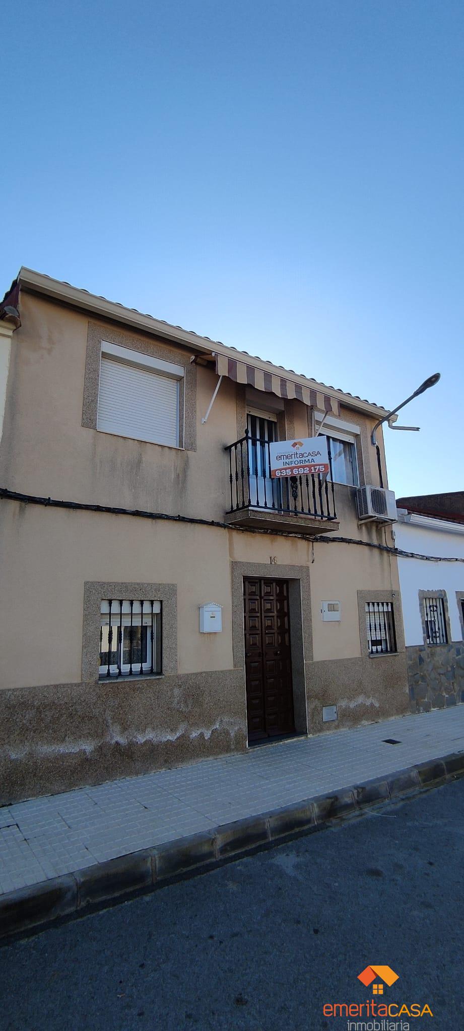 For sale of house in Valverde de Mérida