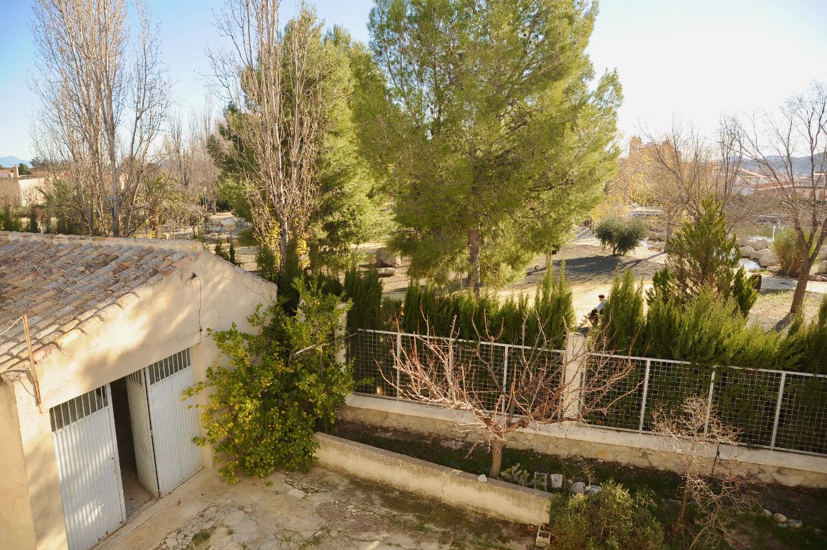 For sale of house in Vélez-Rubio