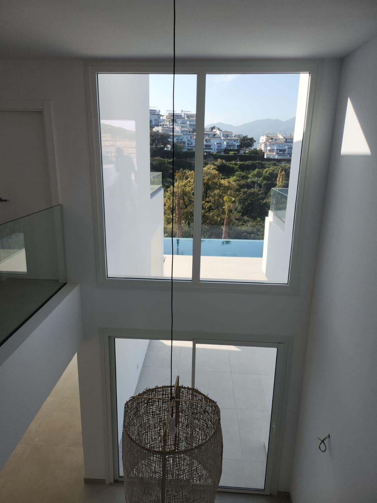 Myynti
 from
 talo
 sisään

 Marbella