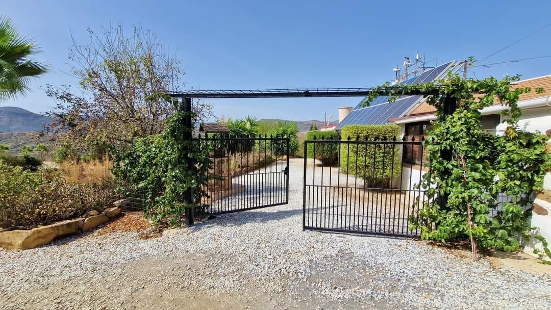 For sale of house in Riogordo